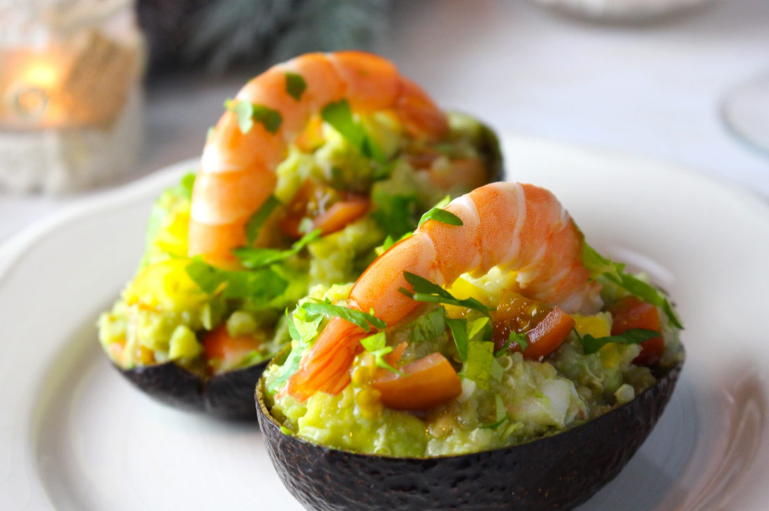 Aguacates rellenos con quínoa, langostinos y un chorrito de aceite de oliva Echinac
