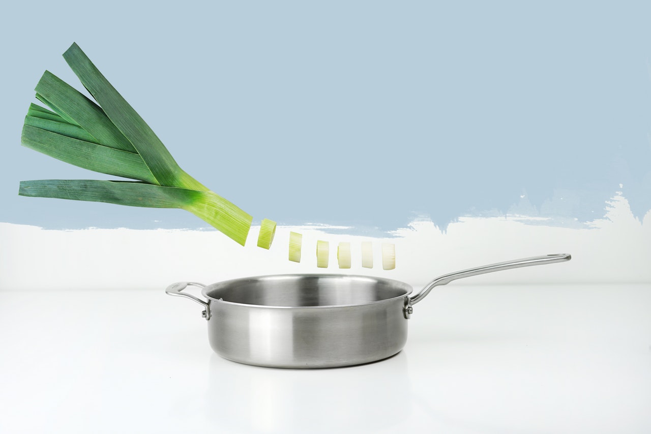 Sopa cremosa de puerros con pisto y aceite de Oliva Echinac