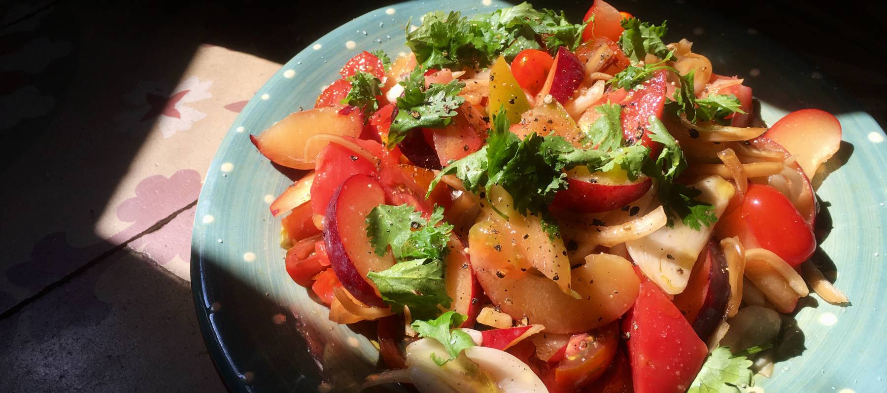 Receta de ensalada de tomates y ciruelas